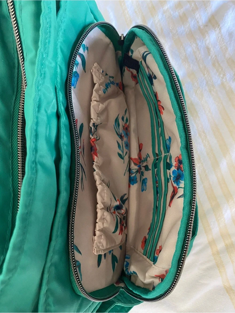 LUG | Kelly Green ☘️ Quilted Crossbody ~ 11”x 8.5”x 3” Medium - Picture 12 of 15